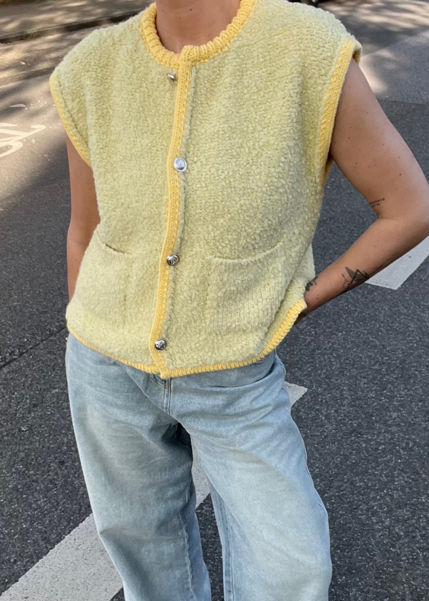 KNIT VEST butter yellow