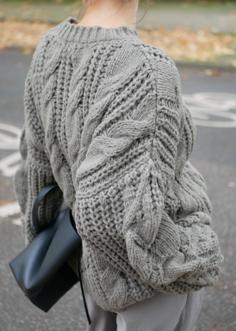 ‘CABLE‘ pattern big knit pullover taupe