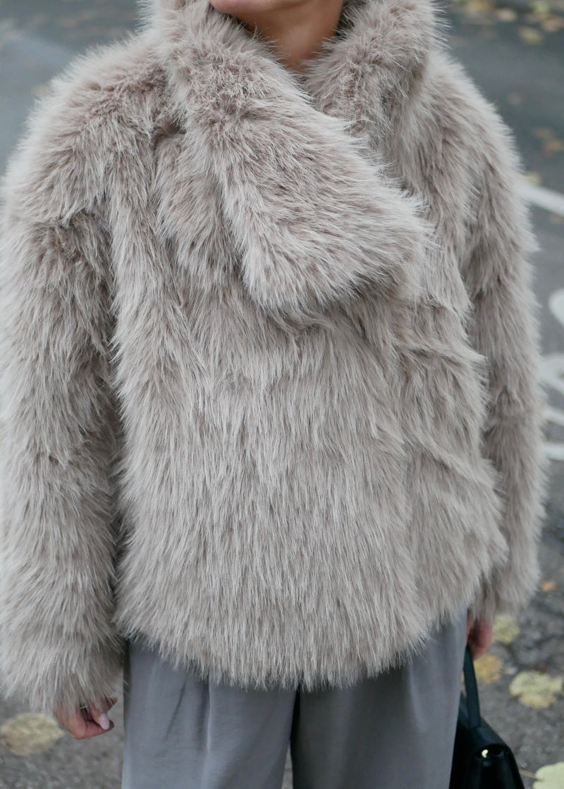 ‘FURRY JACKET’ milky brown