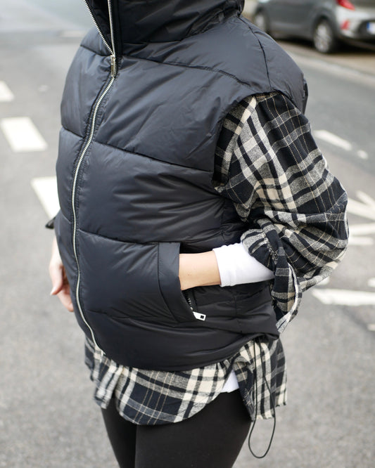 „PUFFED VEST“ black