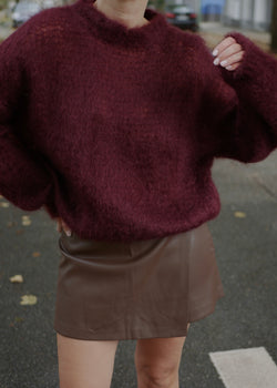 ‘FLUFFY KNIT’ Pullover cherry wine