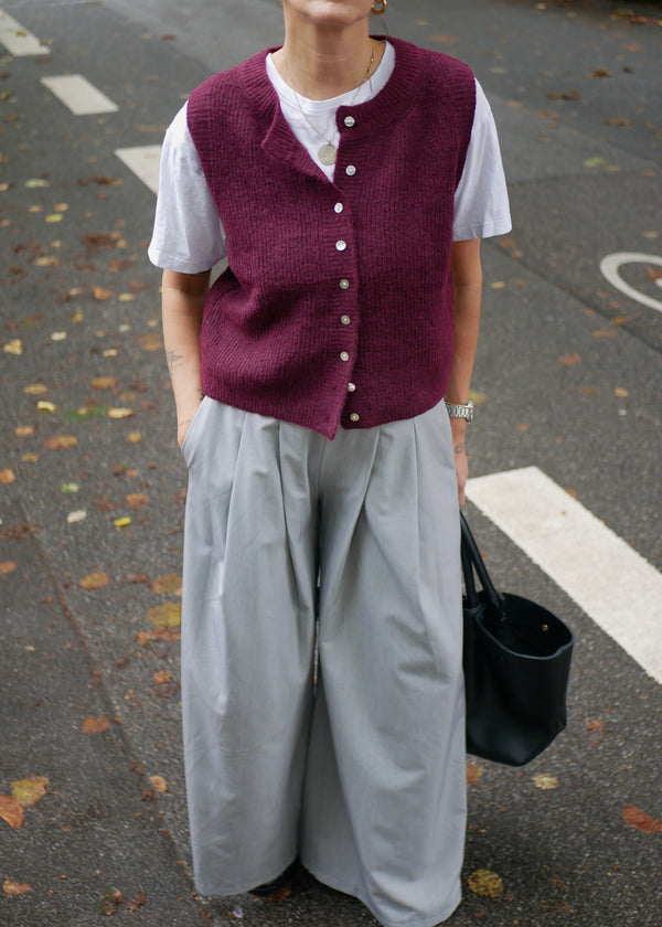 ‘KNIT VEST’ bordeaux