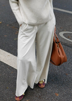 ‘WIDE LEG JOGGER' pants cream