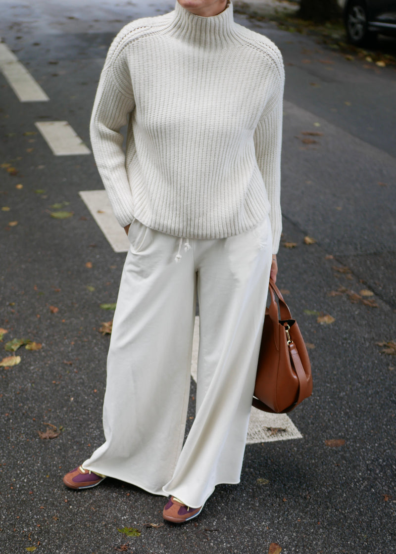 ‘WIDE LEG JOGGER' pants cream