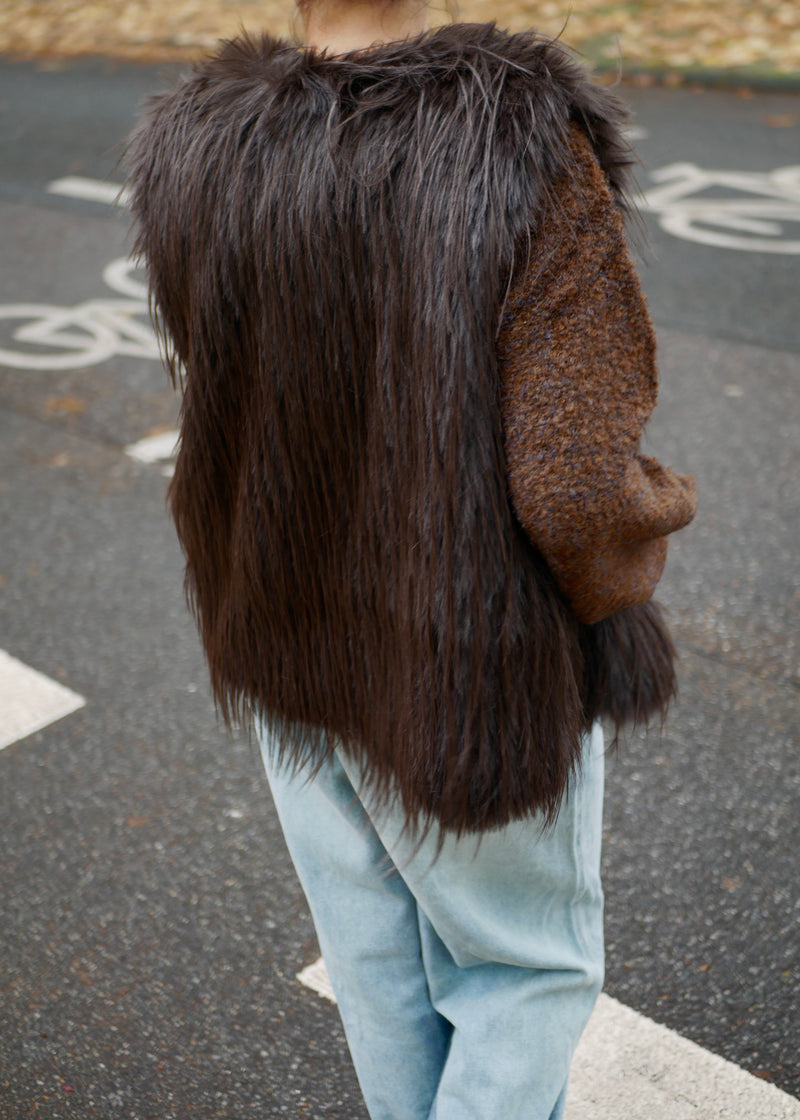 ‘FLUFFY VEST’ chocolate