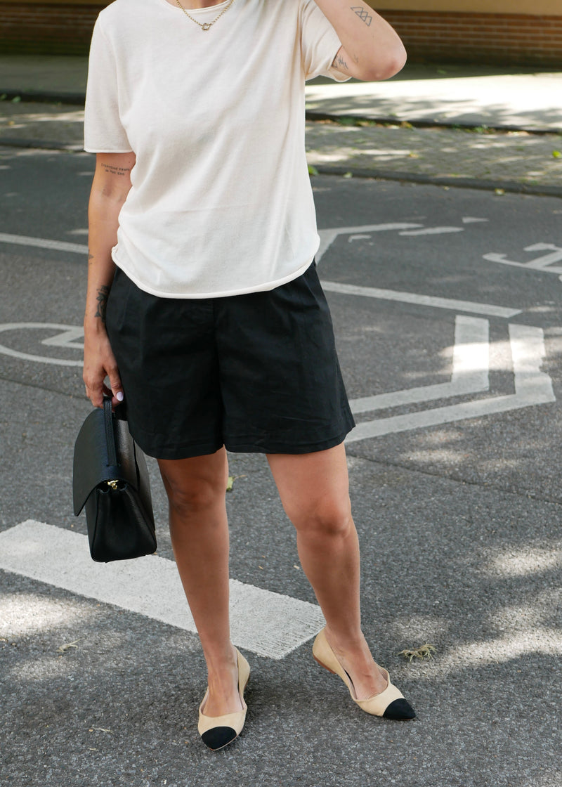 ‘BLACK WIDE LEG‘ Bermuda shorts