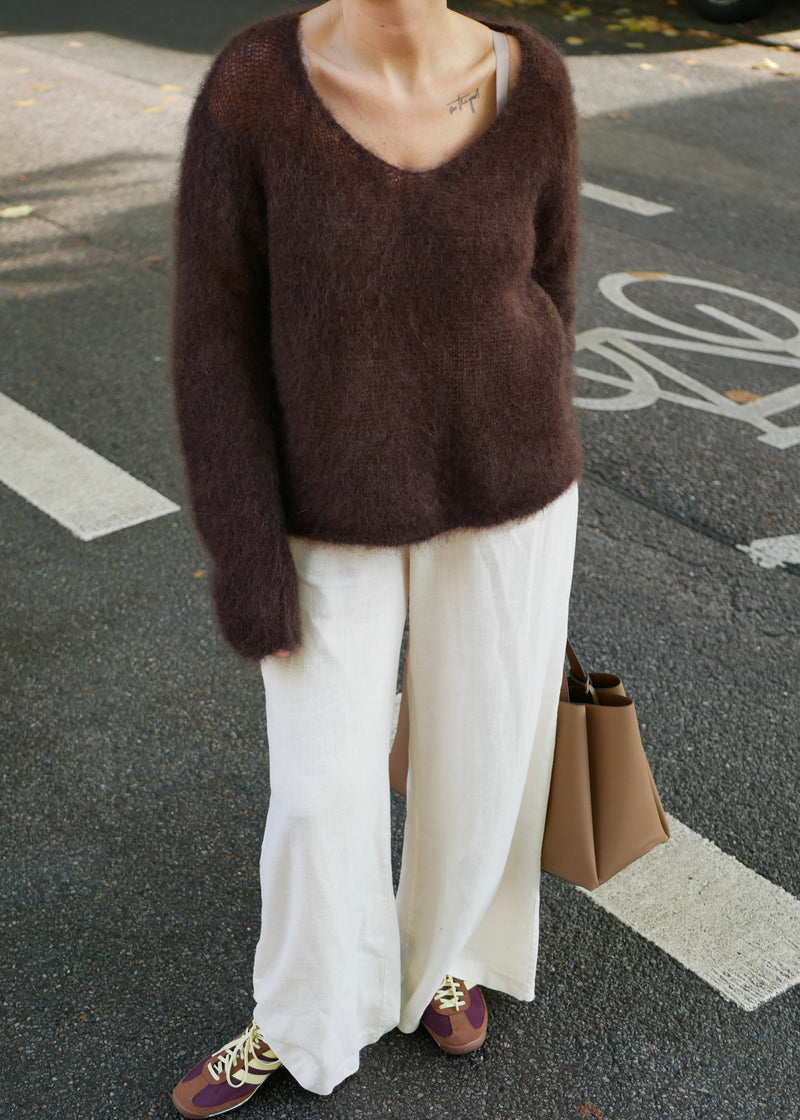 ‘FLUFFY V KNIT’ Pullover chocolate